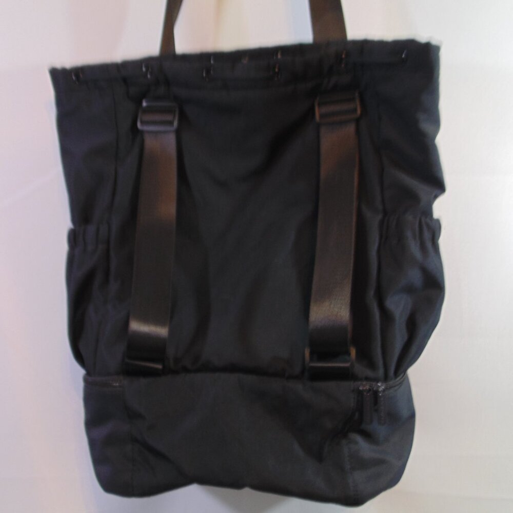 Black Drawstring Beyond Yoga NEW Black Convertible Gym Bag Backpack - Picture 3 of 6